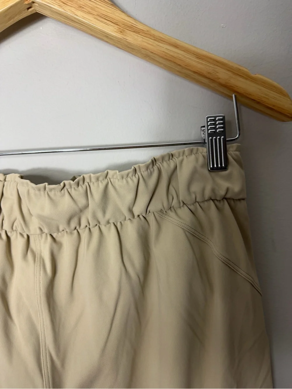 Lululemon Womens Keep Moving Pants 7/8 Trench Tan Size 8 *489